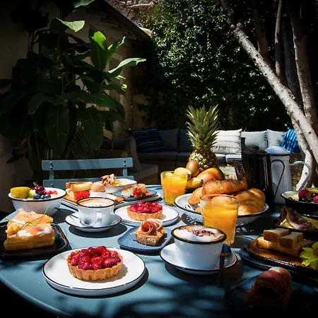 Antichambre 4* Nîmes